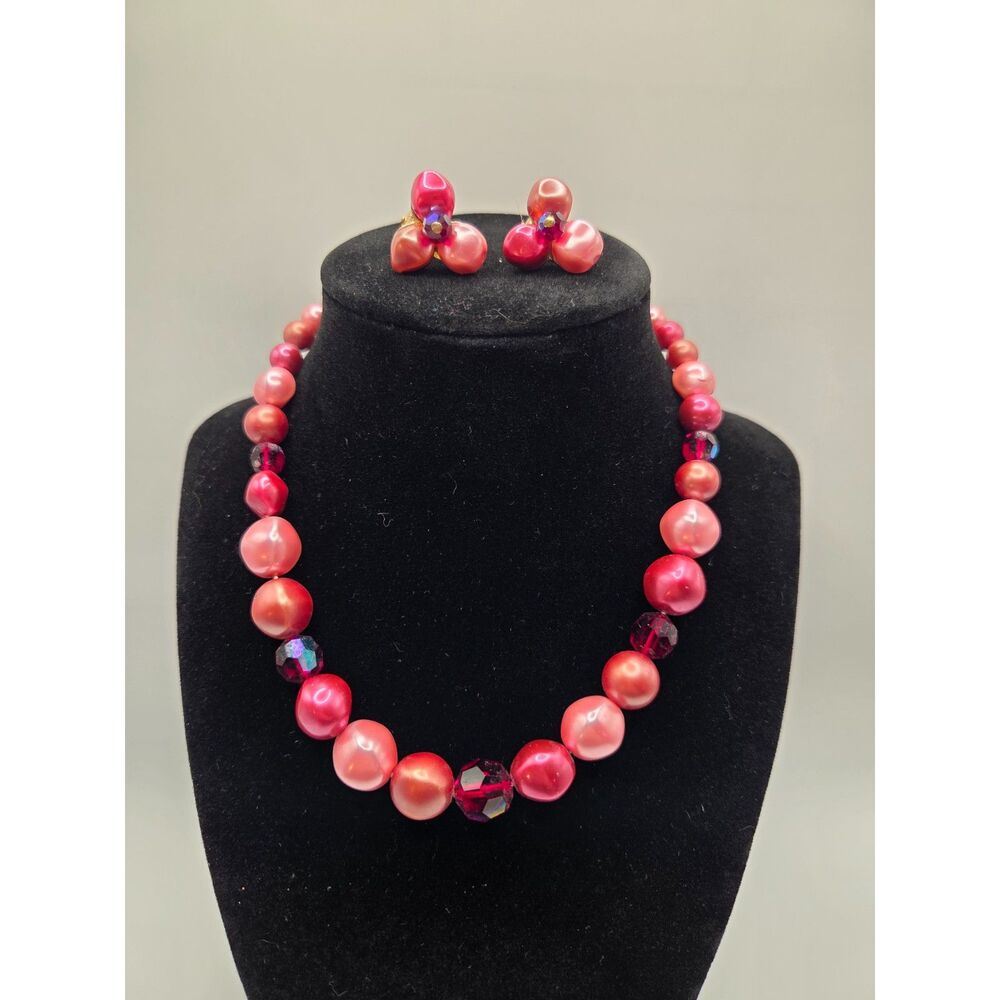 1820. Vintage Pink and Mauve Lucite Beaded Necklace and Earring Set